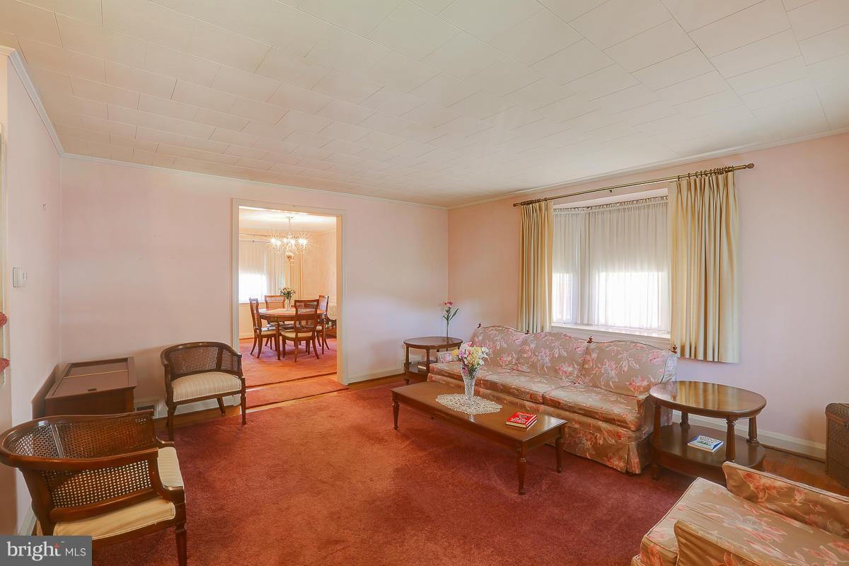 1549 Stonewood Road Baltimore, MD 21239 - Photo 6 of 29 Living Room