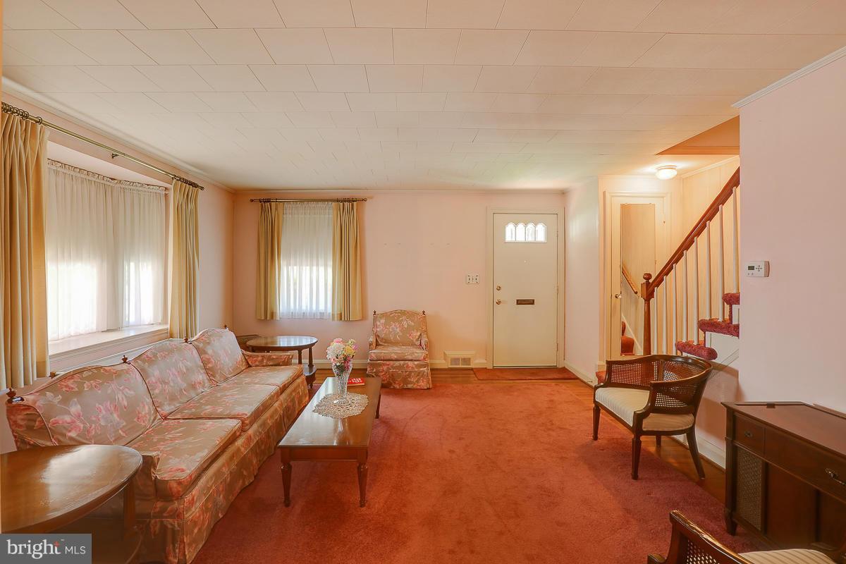 1549 Stonewood Road Baltimore, MD 21239 - Photo 8 of 29 Living Room