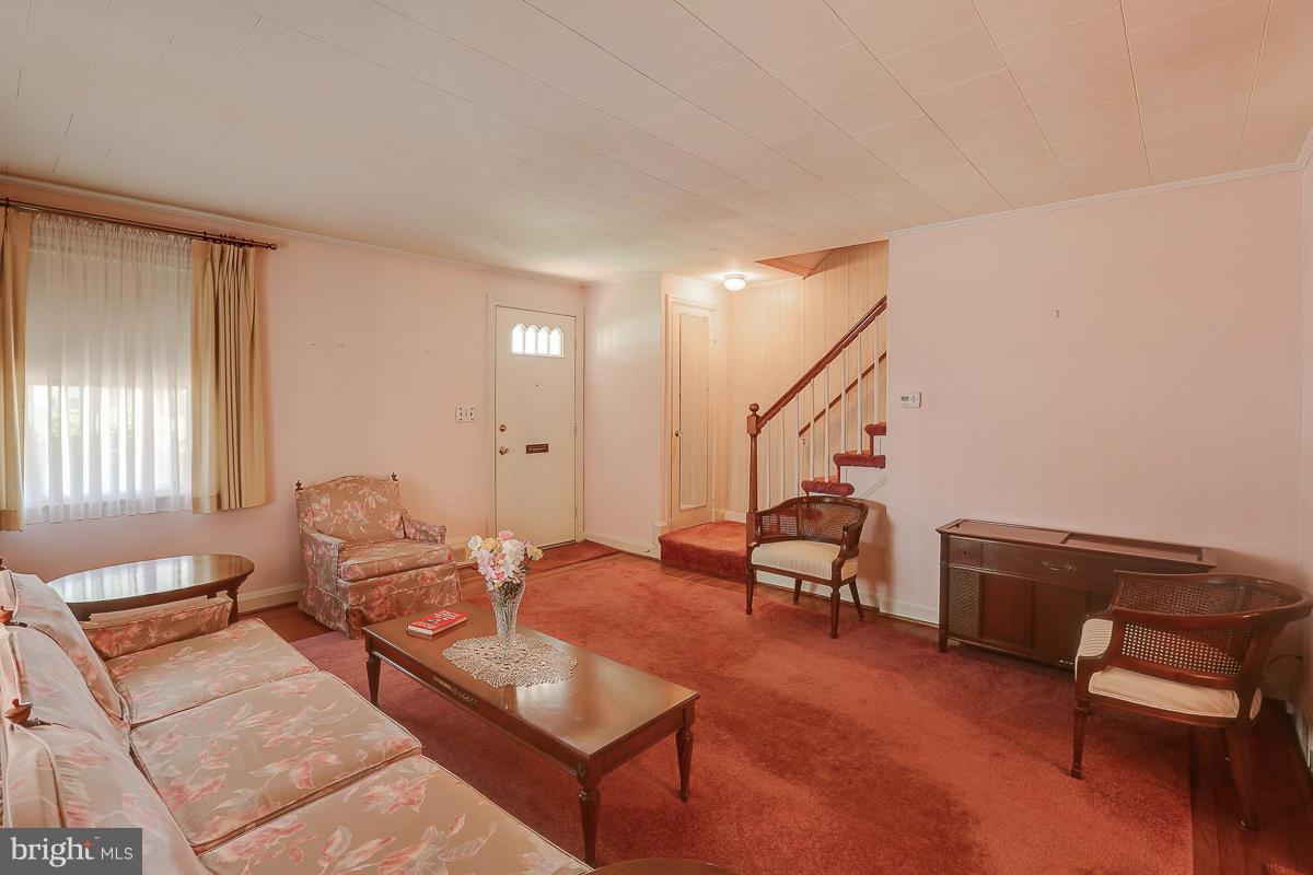 1549 Stonewood Road Baltimore, MD 21239 - Photo 9 of 29 Living Room