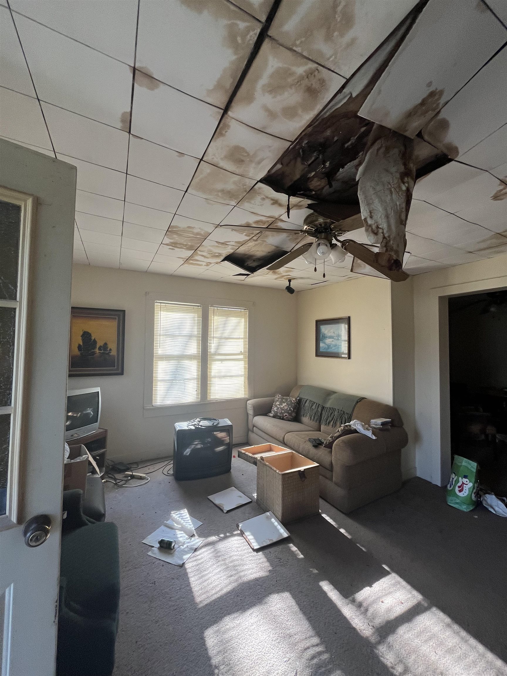 46595 Highway 69 Saltillo, TN 38370 - Photo 7 of 11 a living room with furniture