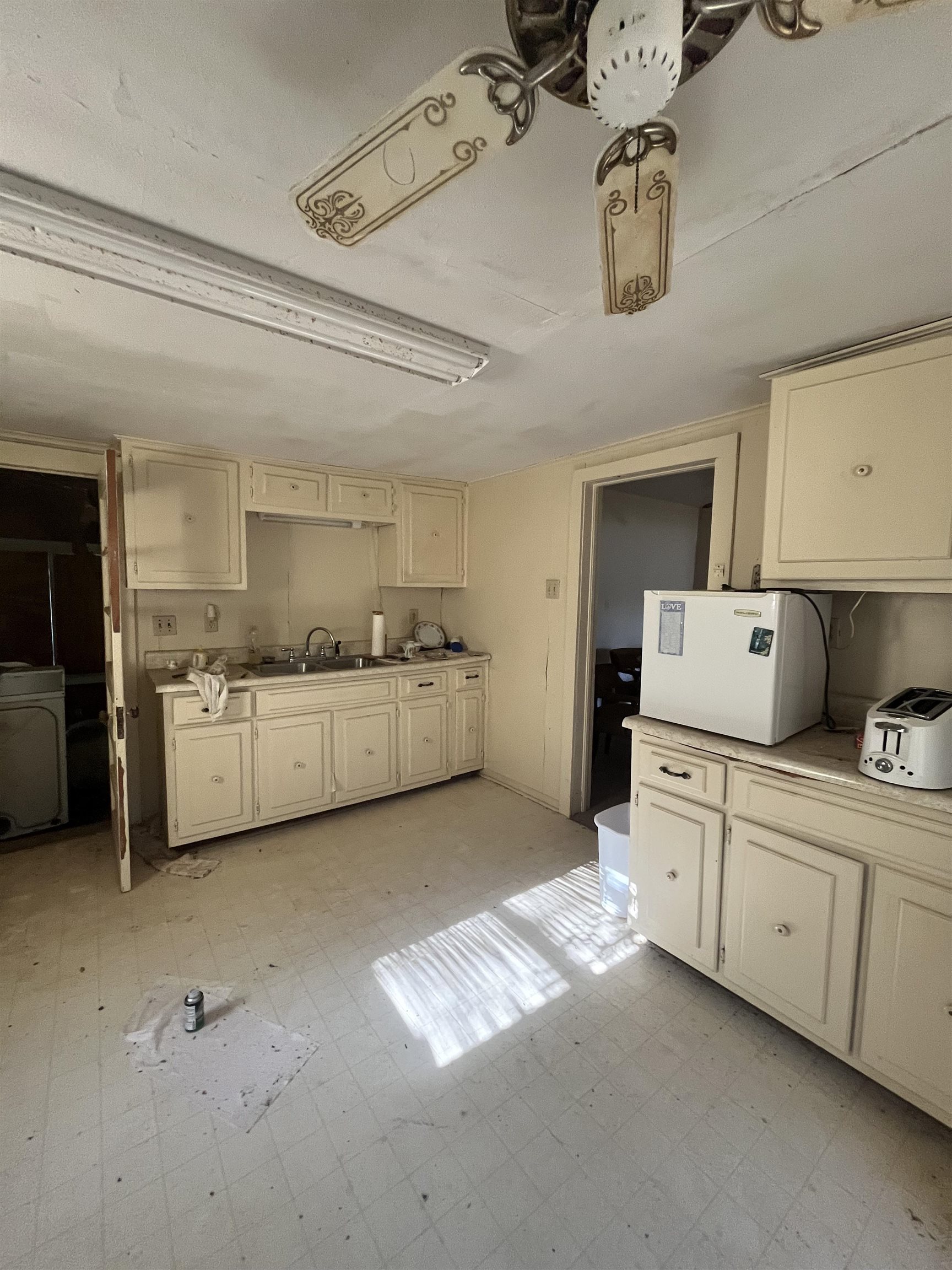 46595 Highway 69 Saltillo, TN 38370 - Photo 10 of 11 a kitchen with a cabinets and white appliances