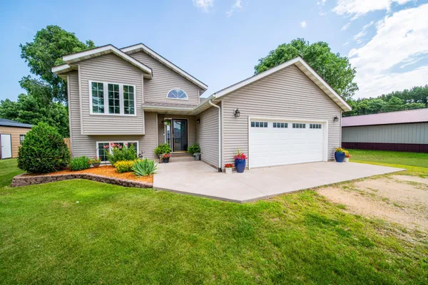 $340,000 | 15078 669th Street, Wabasha, MN 55981