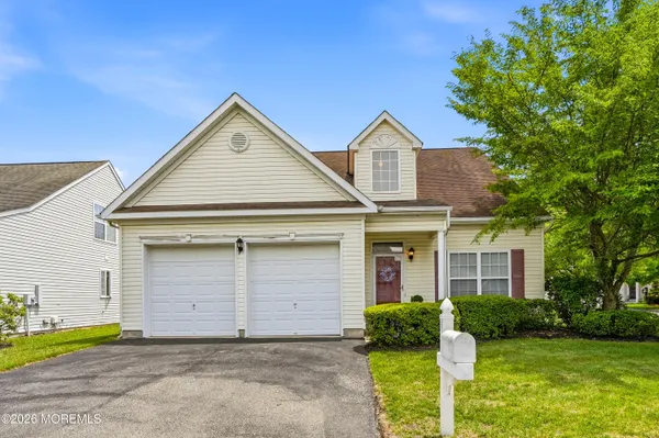 $569,900 | 5 Holly Manor Court, Helmetta, NJ 08828