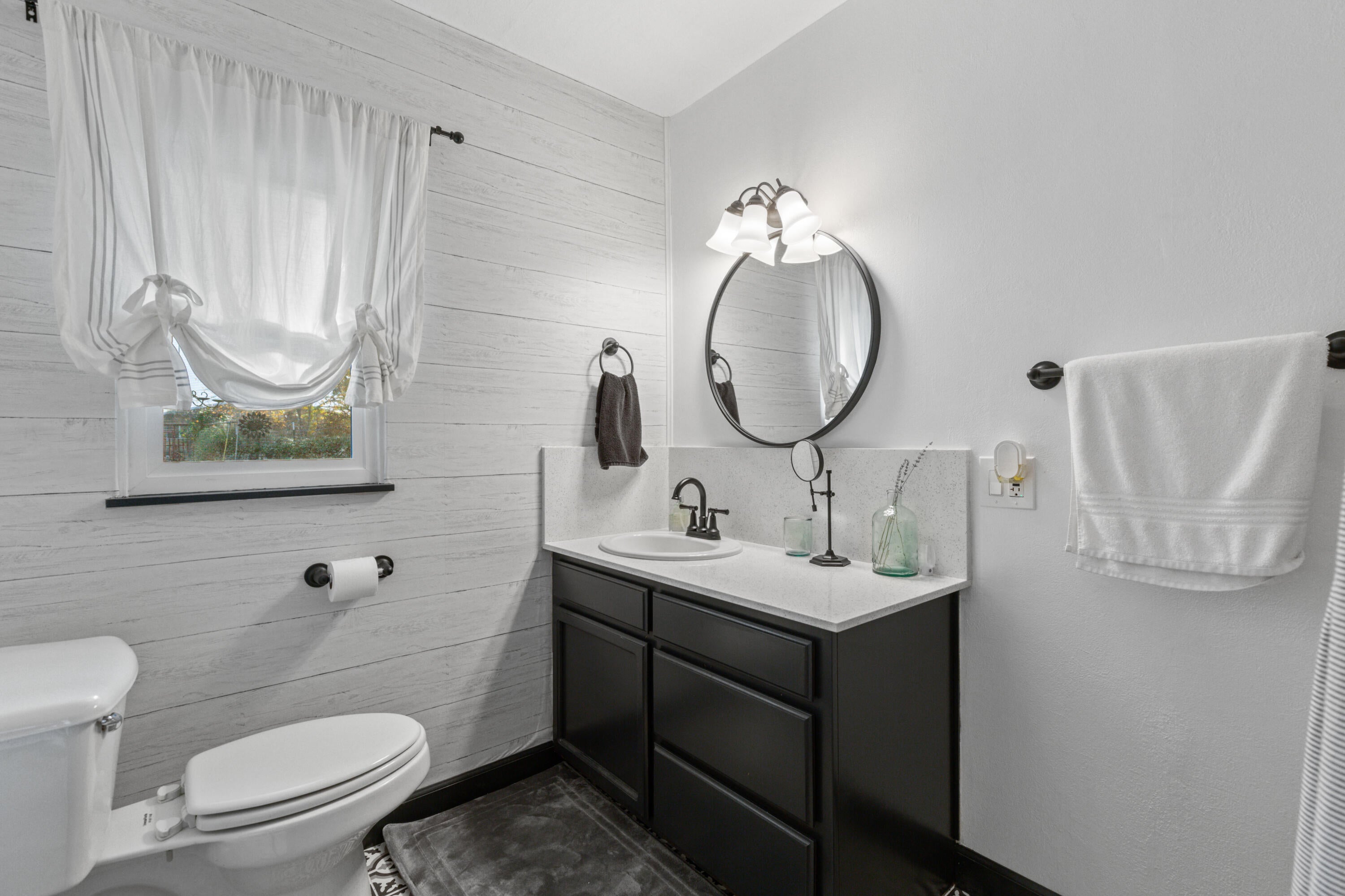 4351 Pioneer Road Medford, OR 97501 - Photo 45 of 55 Downstairs Bath