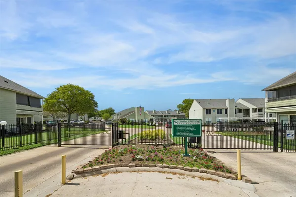 $107,500 | 14777 Wunderlich Drive, Unit 809, Houston, TX 77069