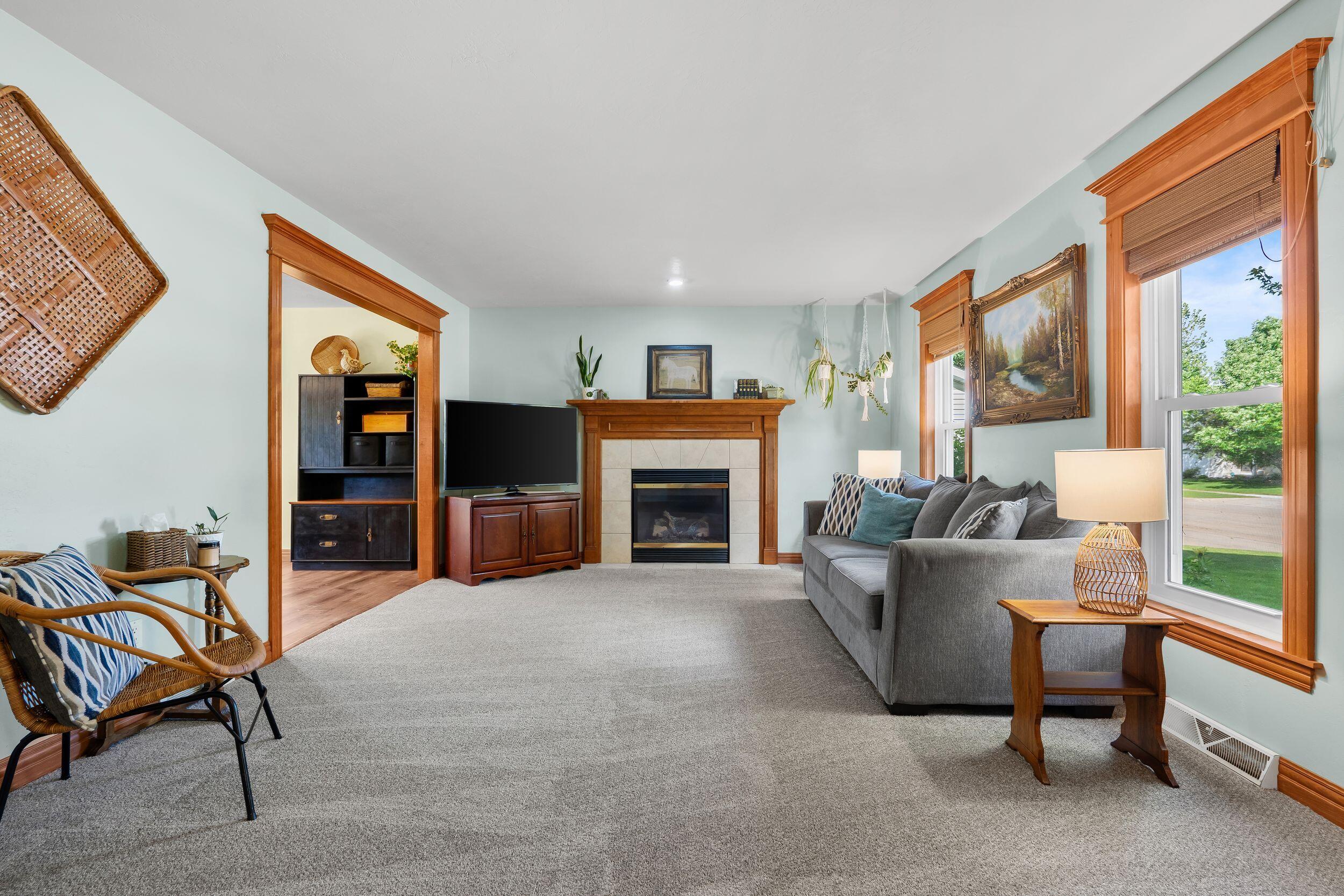 4501 North Stonebridge Court Appleton, WI 54913 - Photo 13 of 47 Living Room