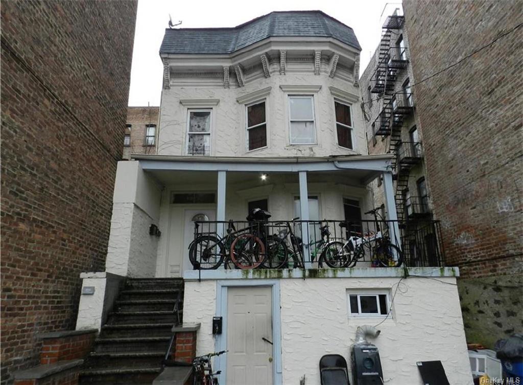 3160 Bailey Ave  