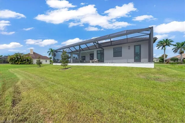 a view of a house with a yard