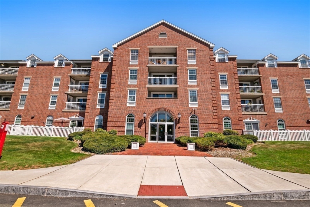 160 Commandants Way, Unit 106 Chelsea, MA 02150 - Photo 10 of 24 Gallery Image 10