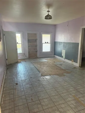 a view of empty room with window