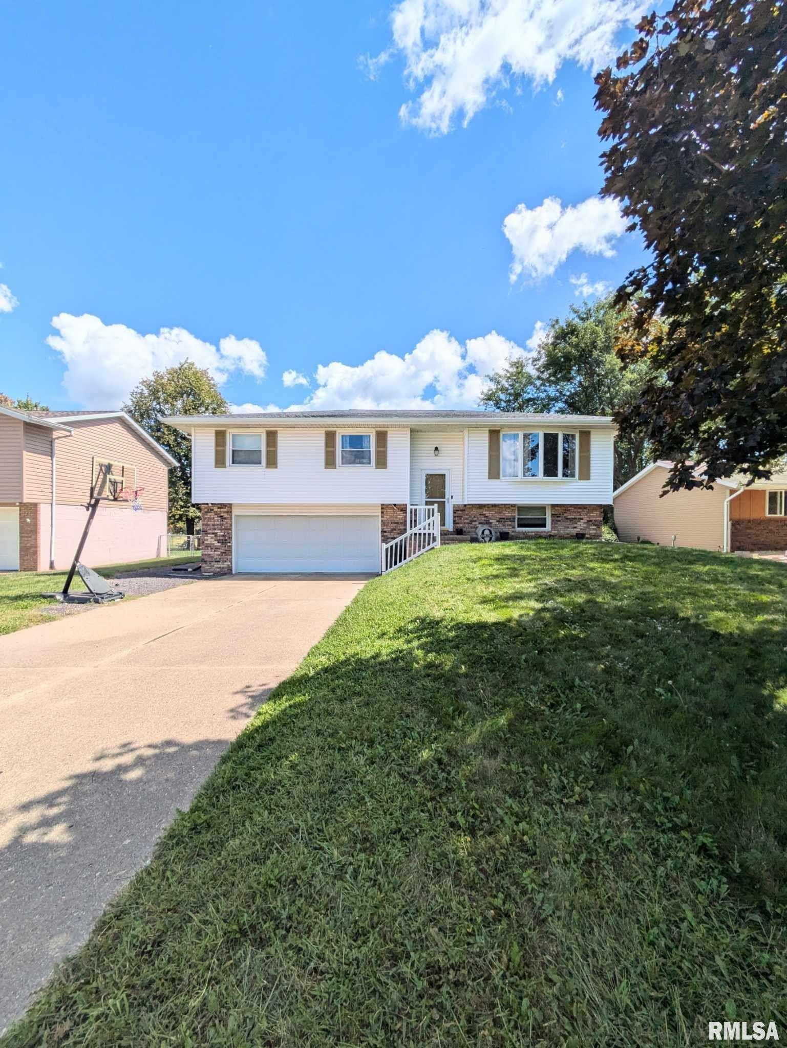 1412 Highview Road East Peoria, IL 61611 - Photo 3 of 31 Gallery Image 3