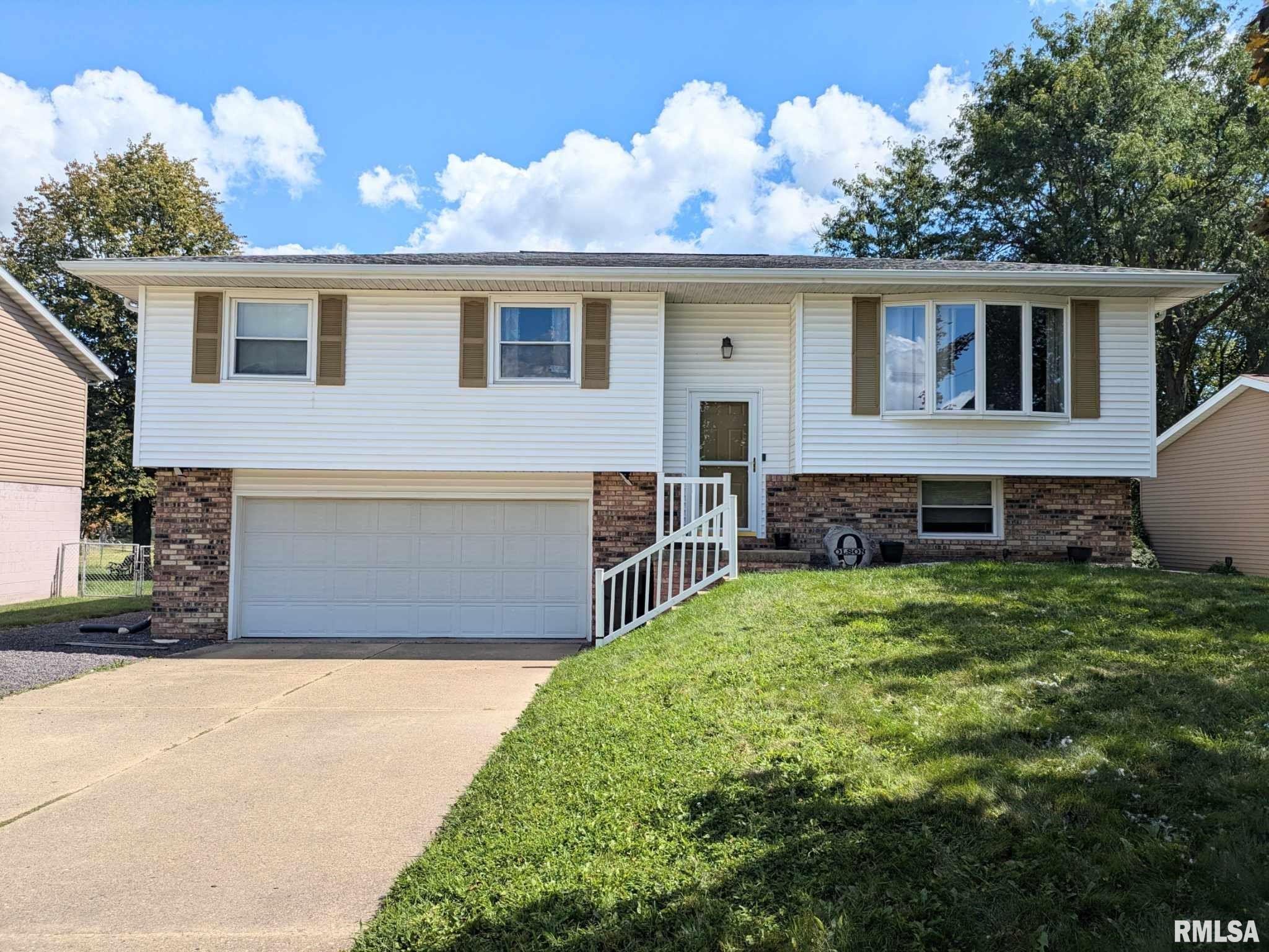 1412 Highview Road East Peoria, IL 61611 - Photo 4 of 31 Gallery Image 4