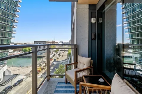 $1,395,000 | 133 Seaport Boulevard, Unit 716, Boston, MA 02210
