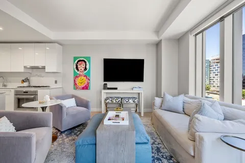 $1,395,000 | 133 Seaport Boulevard, Unit 716, Boston, MA 02210