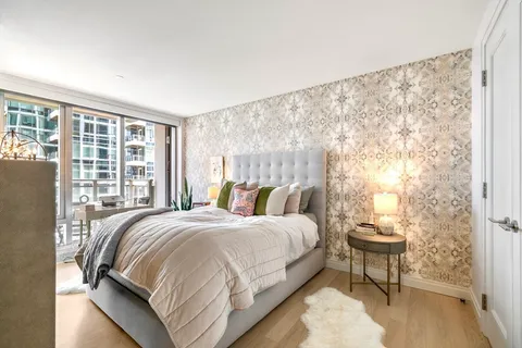 $1,395,000 | 133 Seaport Boulevard, Unit 716, Boston, MA 02210