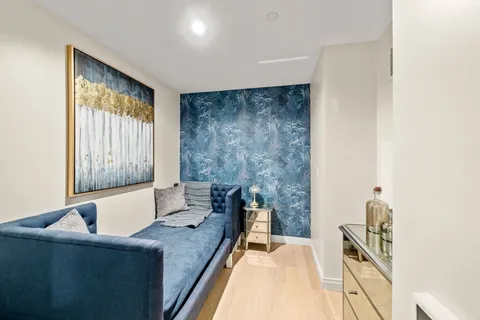 $1,395,000 | 133 Seaport Boulevard, Unit 716, Boston, MA 02210