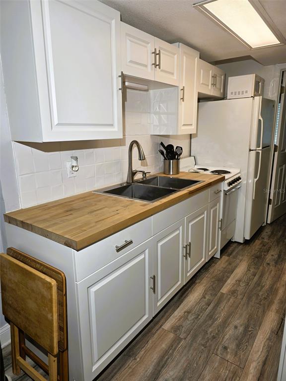 1865 Mazo Manor Road, Unit J3 Lutz, FL 33558 - Photo 8 of 20 Gallery Image 8