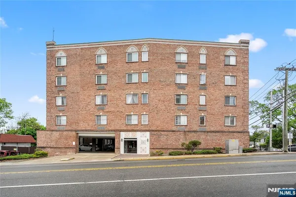 $3,750 | 399 11th Street, Unit 206, Palisades Park, NJ 07650