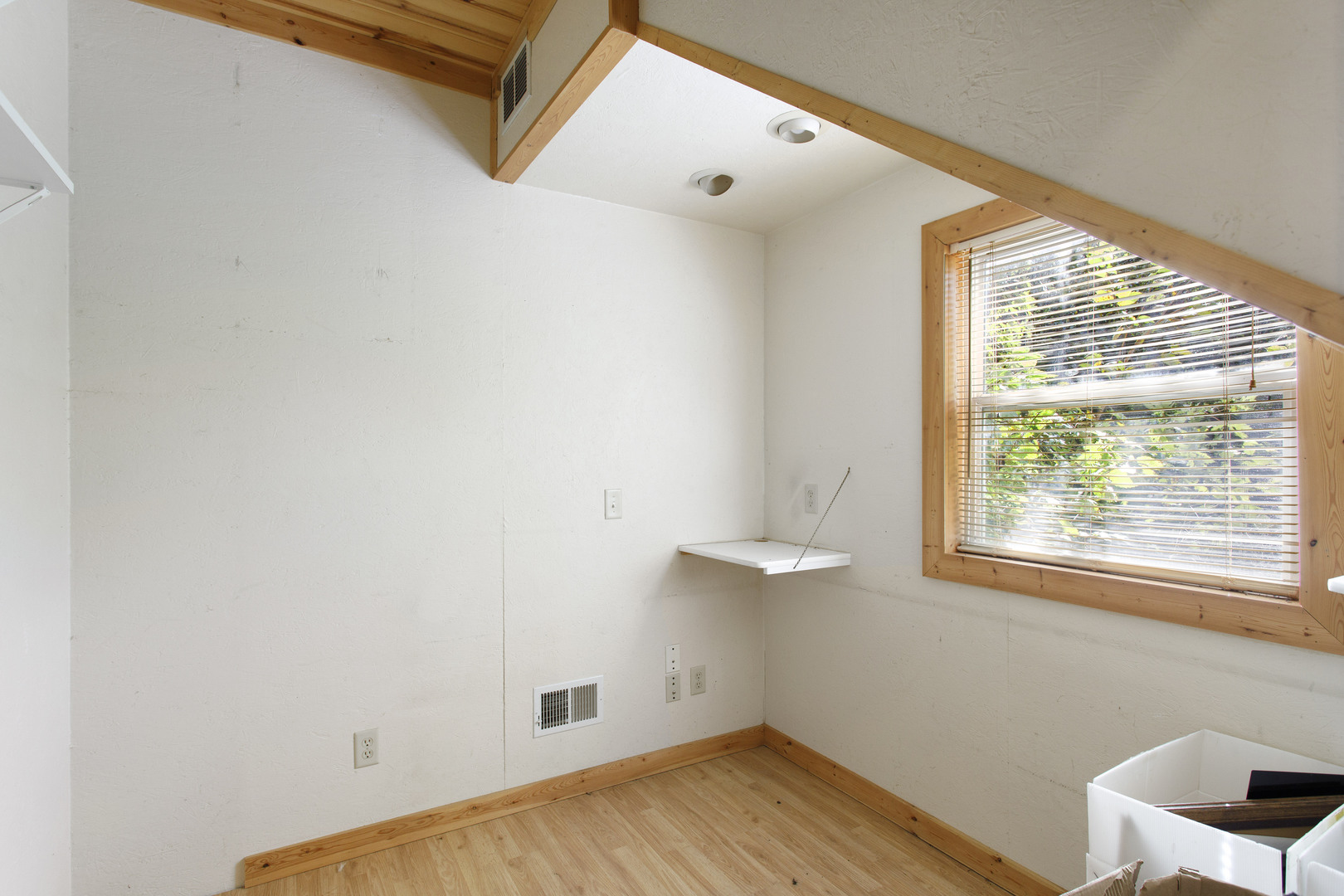 21517 Dunham Road Harvard, IL 60033 - Photo 28 of 36 an empty room with wooden floor and windows