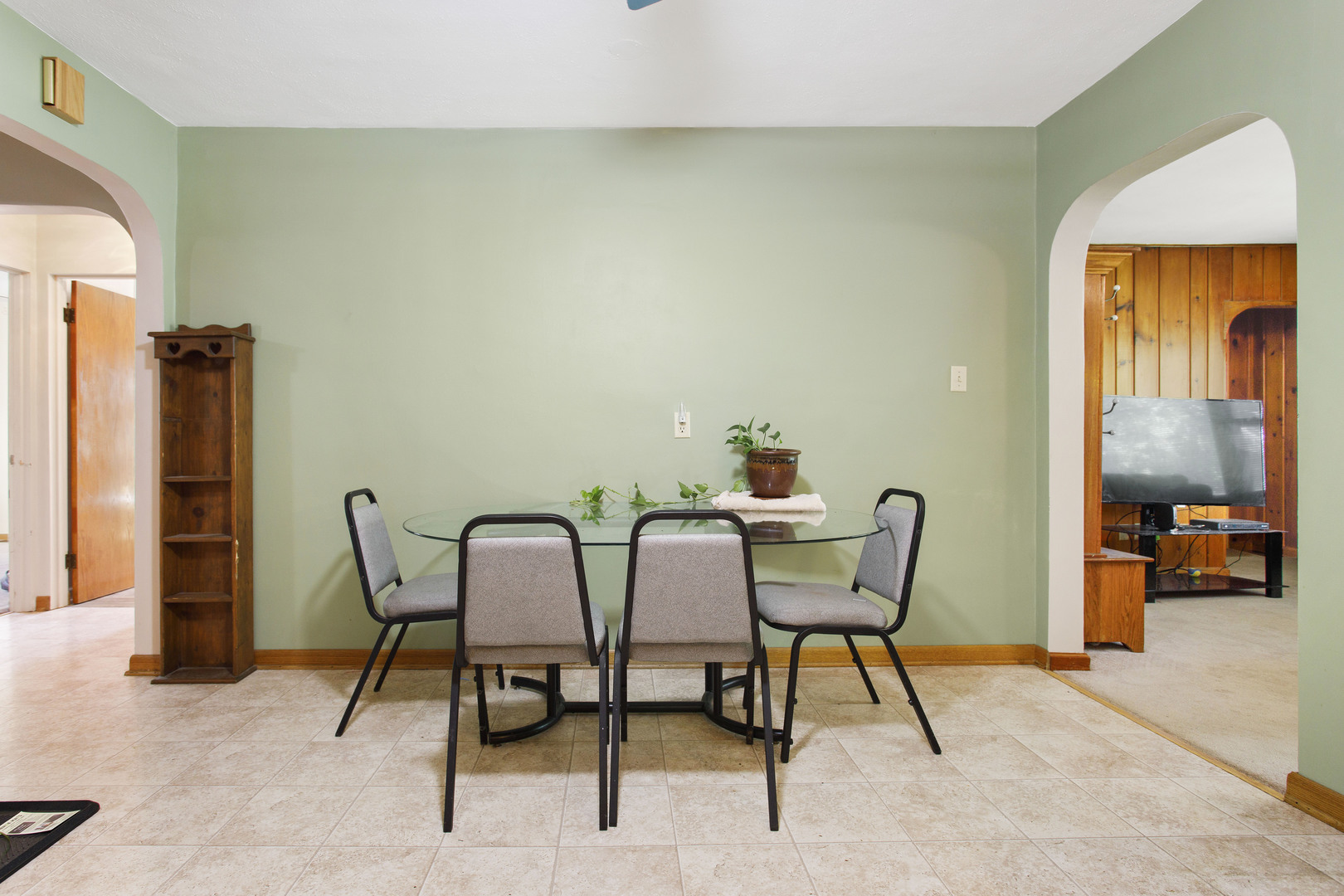 21517 Dunham Road Harvard, IL 60033 - Photo 4 of 36 a dining room with furniture and a chandelier