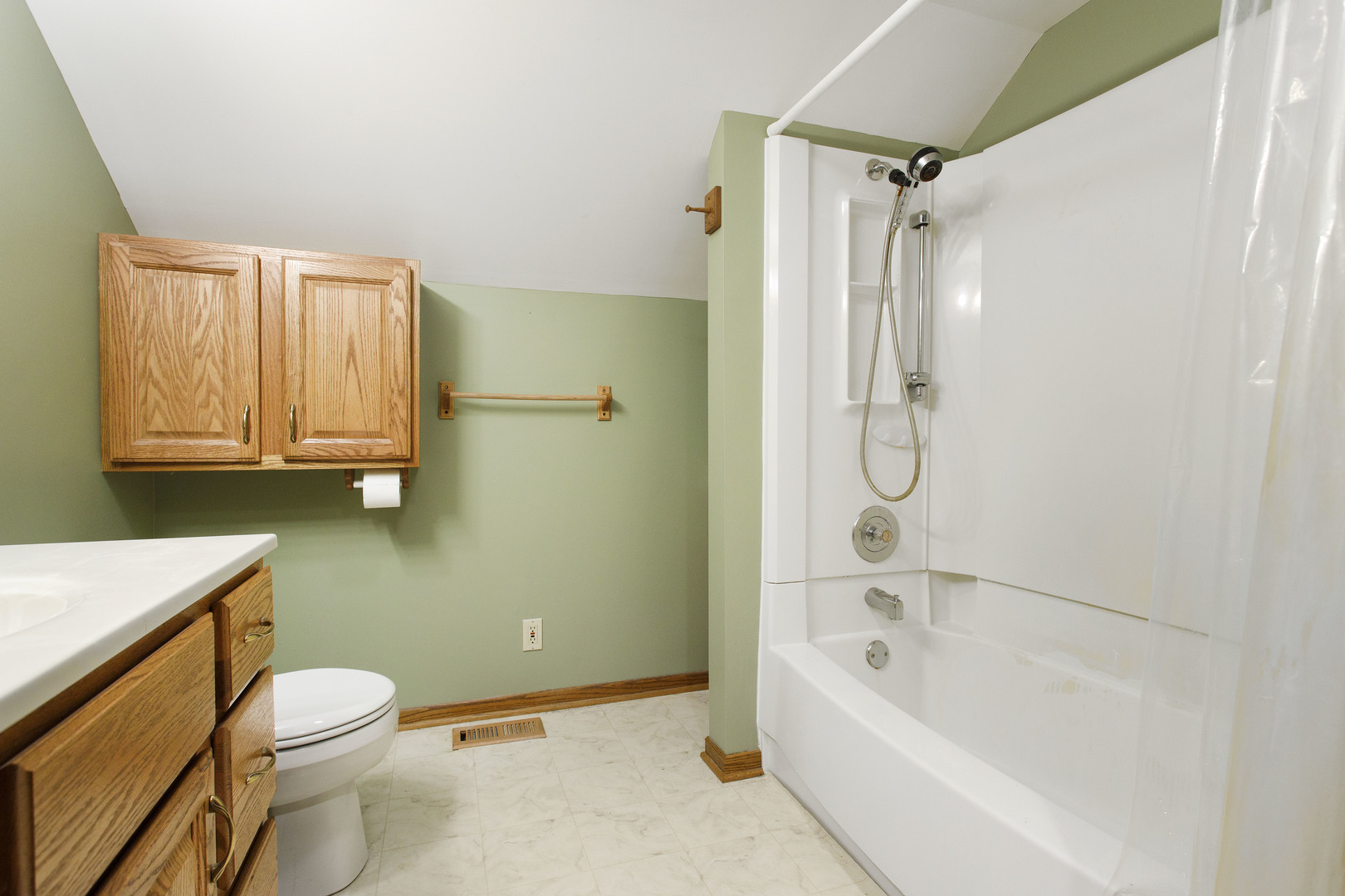 21517 Dunham Road Harvard, IL 60033 - Photo 7 of 36 a bathroom with a sink a toilet and shower
