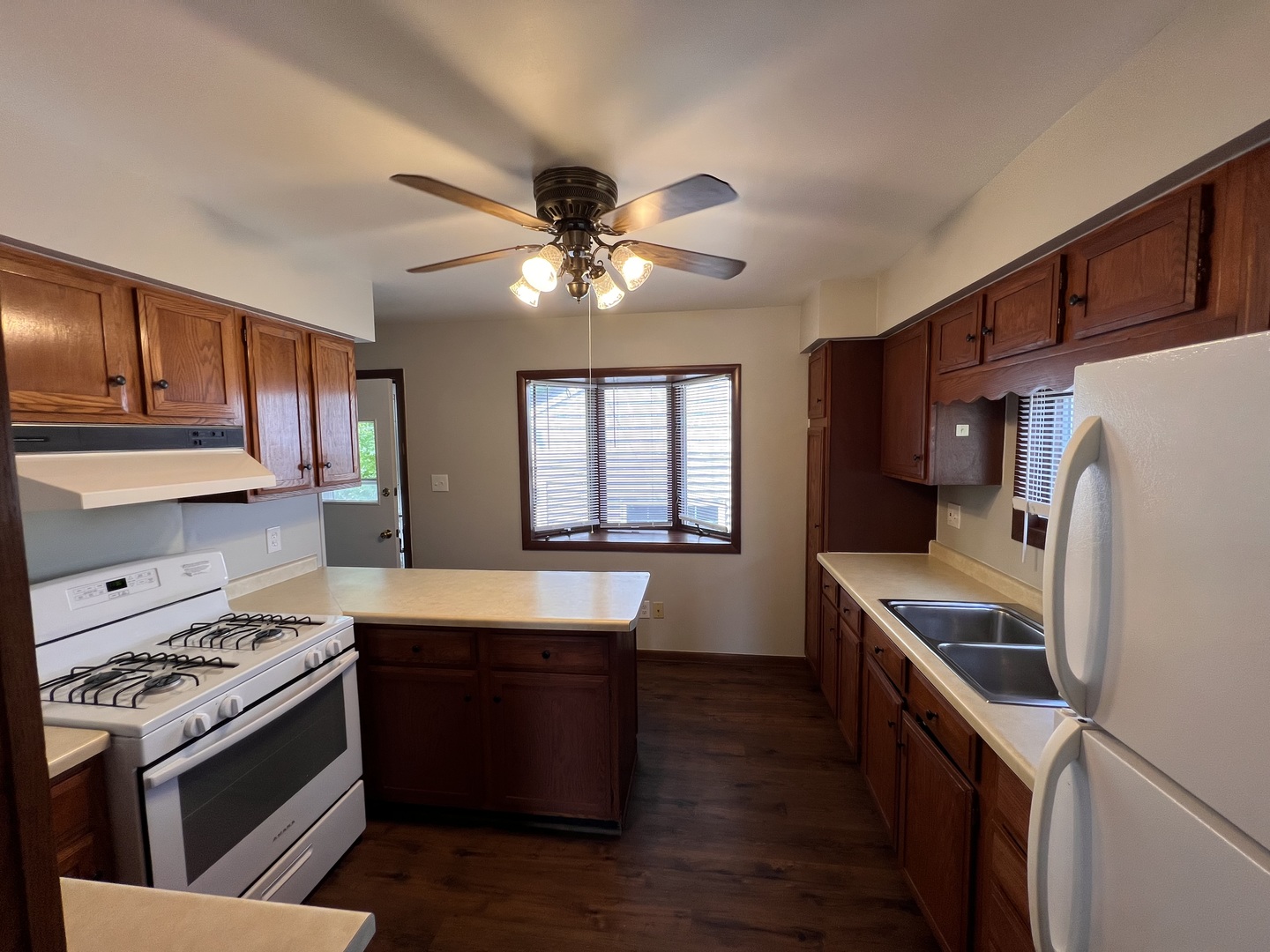 1724 Green Bay Road North Chicago, IL 60064 - Photo 7 of 22