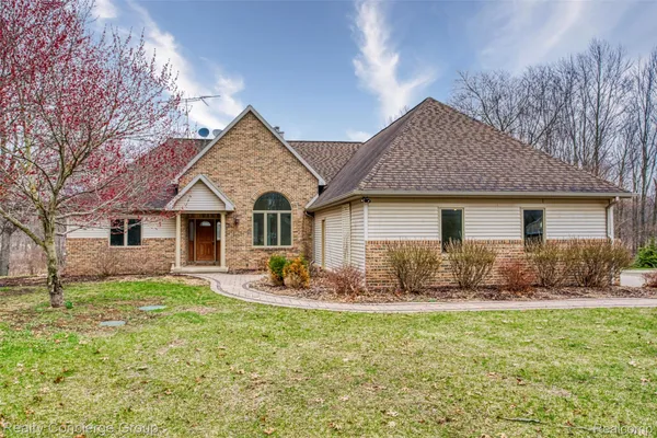 $595,000 | 6400 West Sober Road, Fowlerville, MI 48836