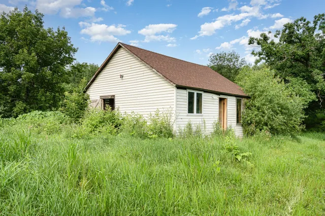 $299,900 | 10099 160th Street West, Montgomery, MN 56069