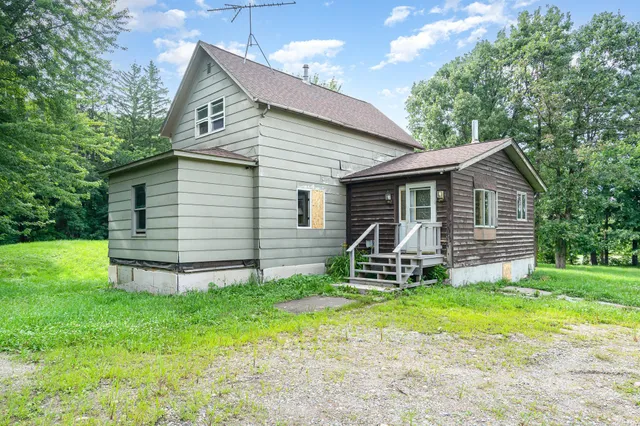 $299,900 | 10099 160th Street West, Montgomery, MN 56069