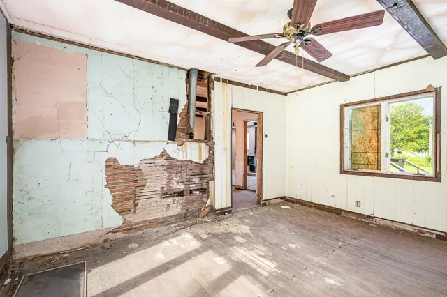 $299,900 | 10099 160th Street West, Montgomery, MN 56069