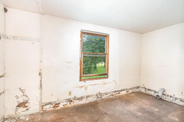 $299,900 | 10099 160th Street West, Montgomery, MN 56069