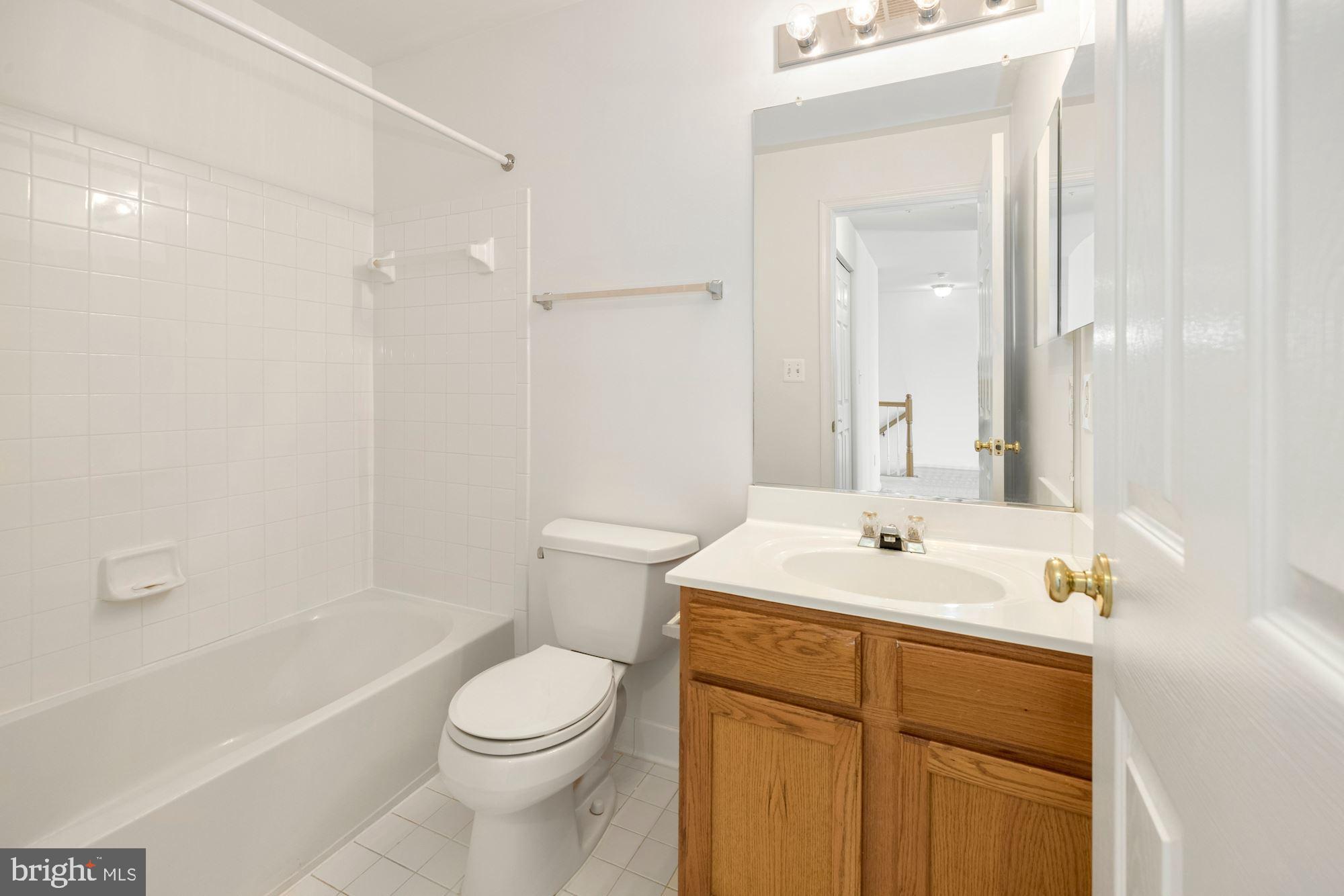 655 Main Street, Unit A Gaithersburg, MD 20878 - Photo 22 of 29 2nd Bathroom with Bathtub