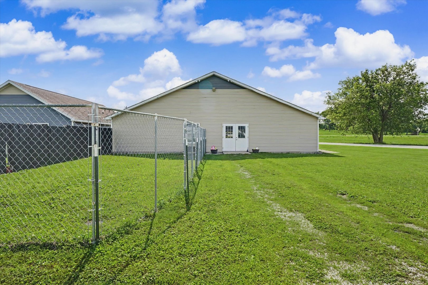 2201 Kickapoo Drive Danville, IL 61832 - Photo 2 of 48