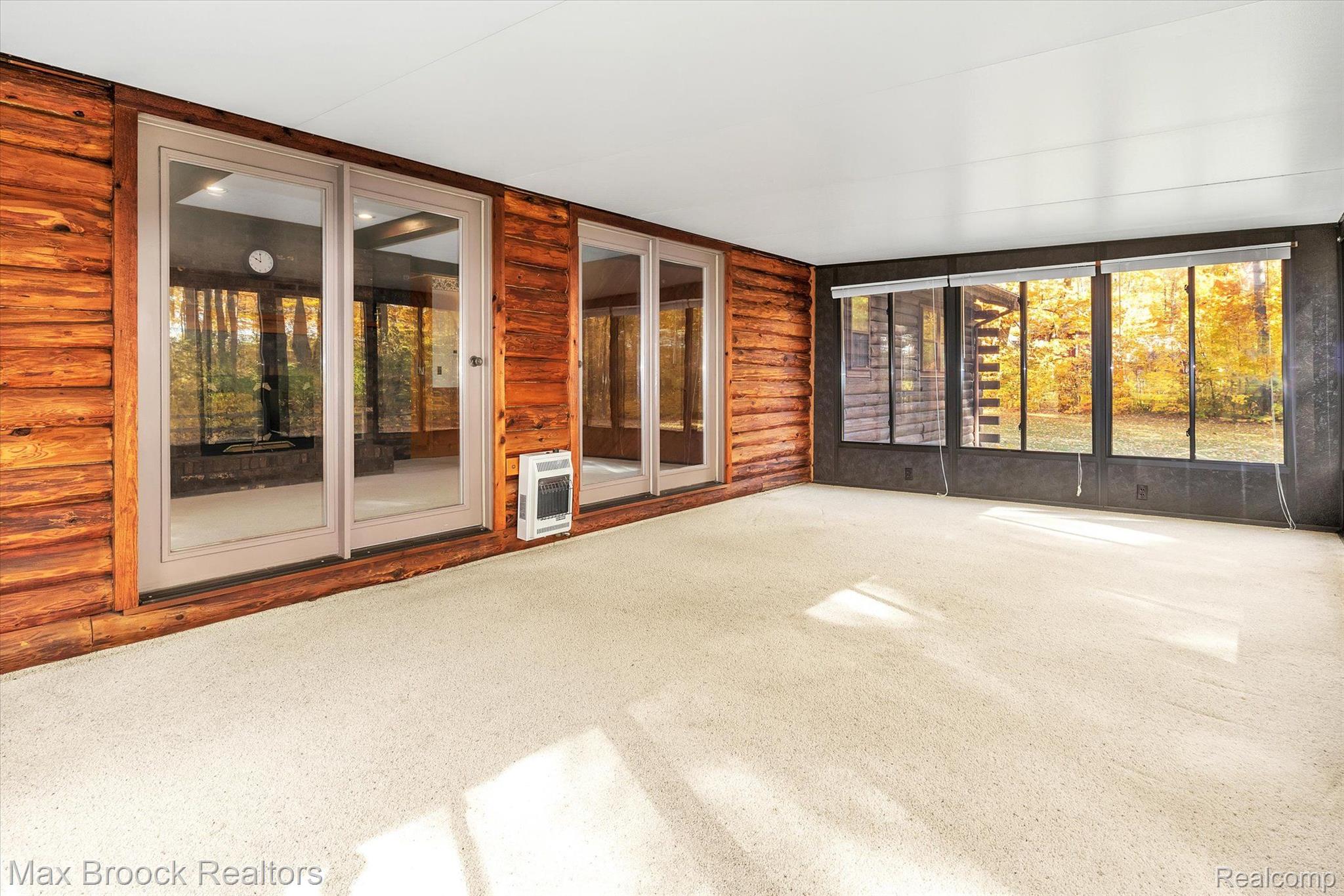 3591 Hunt Road Adrian, MI 49221 - Photo 16 of 43 Large sunroom for so much extra living space.