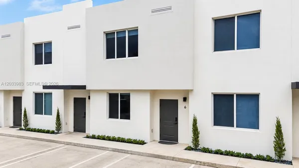 $3,500 | 171 Northwest 158th Street, Unit 10, Miami, FL 33169