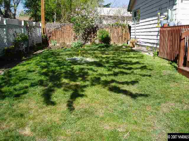 2140 Windsor Way Reno, NV 89503 - Photo 3 of 8 a backyard of a house with lots of green space