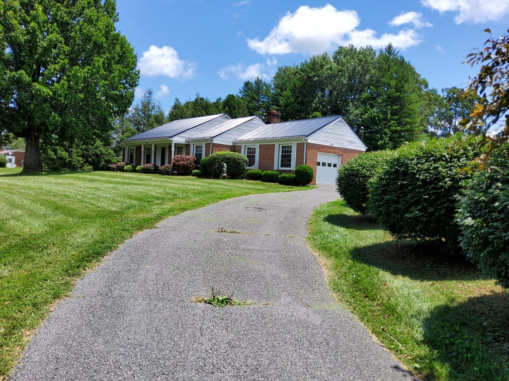 1116 Parsonage Avenue Rural Retreat, VA 24368 - Photo 2 of 26 Gallery Image 2