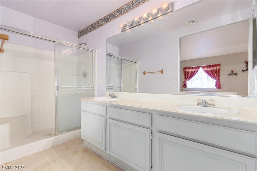 315 Seine Way, Unit 315 Henderson, NV 89014 - Photo 15 of 28 Primary Bathroom