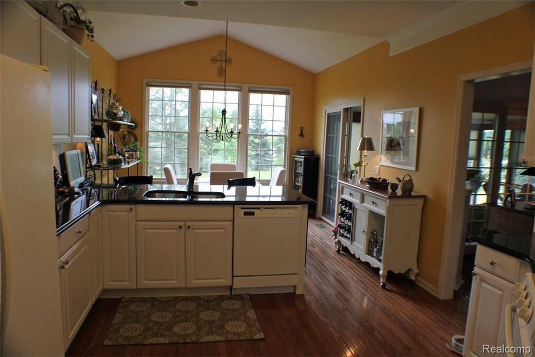 1358 Copper Circle, Unit 20 Rochester, MI 48306 - Photo 7 of 23 Kitchen1.jpg