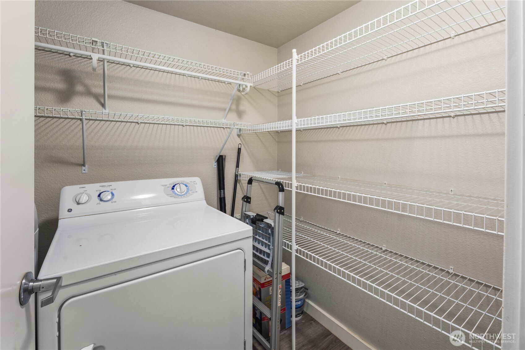 9805 Avondale Road Northeast, Unit L238 Redmond, WA 98052 - Photo 17 of 19 a utility room with dryer and washer