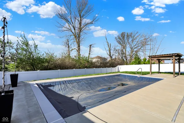 $529,900 | 1515 West Springhurst Boulevard, Greenfield, IN 46140