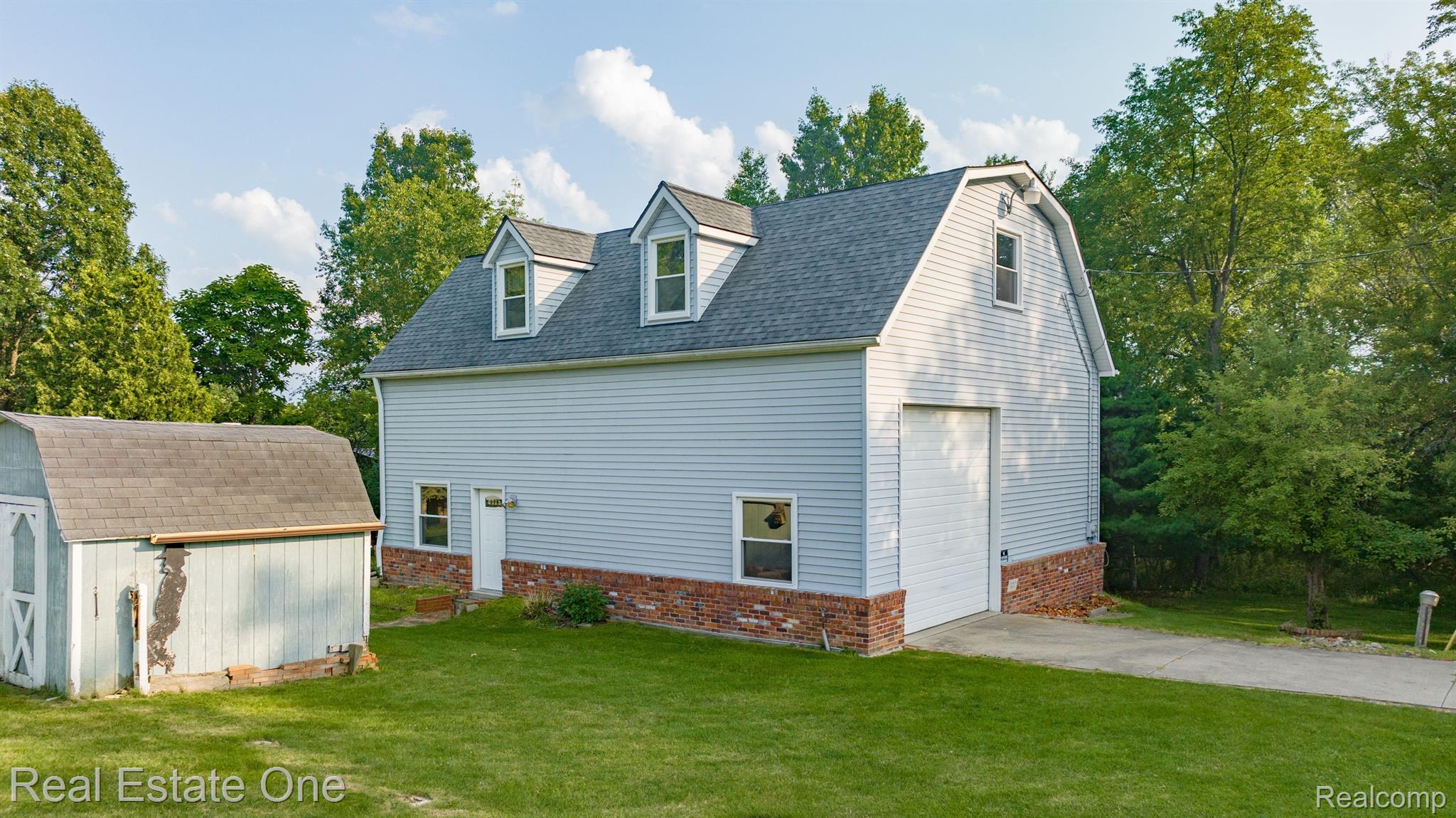 11260 Hartland Road Fenton, MI 48430 - Photo 52 of 73 DREAM POLE BARN-Antique stove & truck inside EXclu