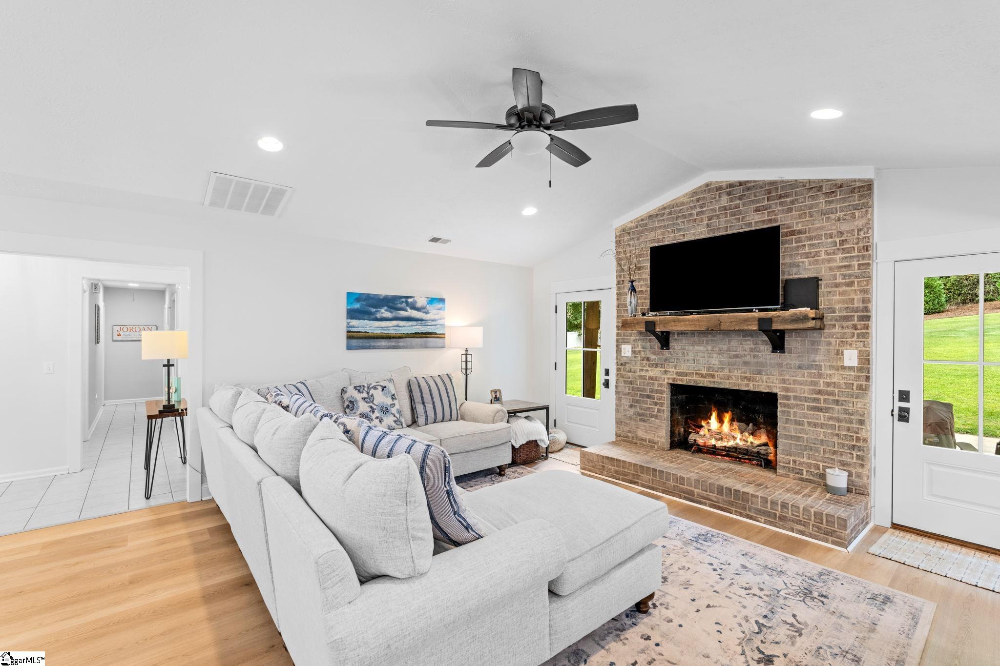 406 Huntington Road Easley, SC 29642 - Photo 14 of 39