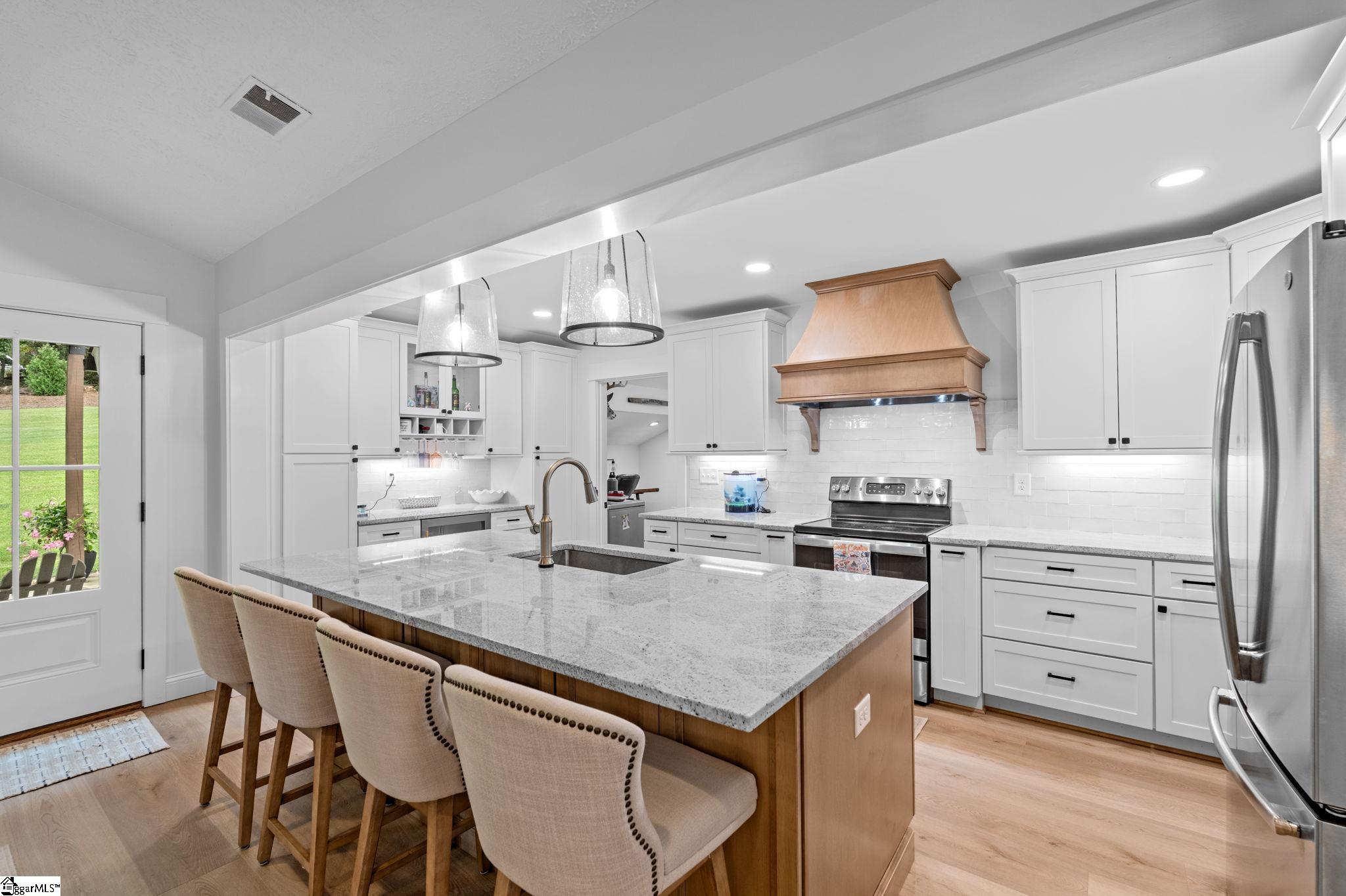 406 Huntington Road Easley, SC 29642 - Photo 2 of 39