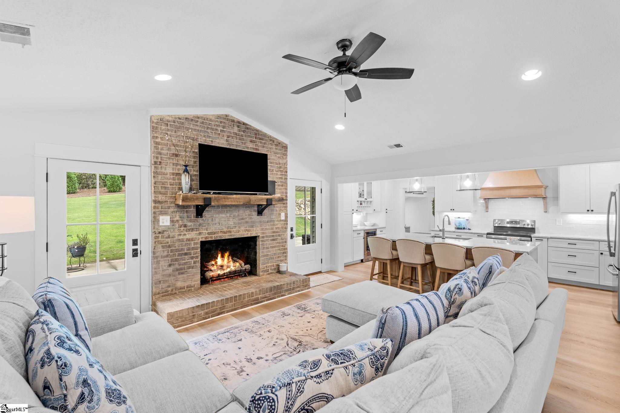 406 Huntington Road Easley, SC 29642 - Photo 3 of 39