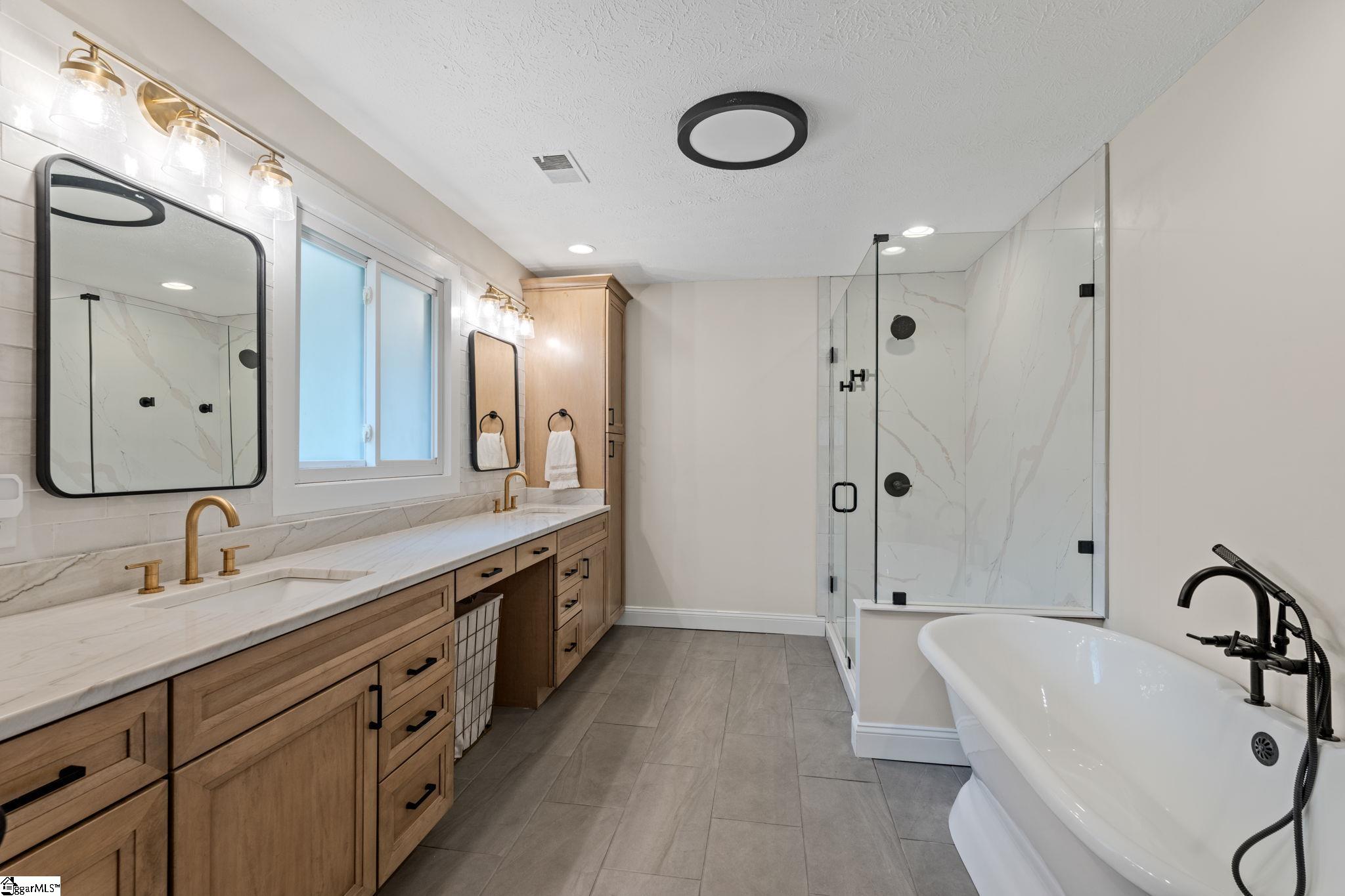 406 Huntington Road Easley, SC 29642 - Photo 4 of 39