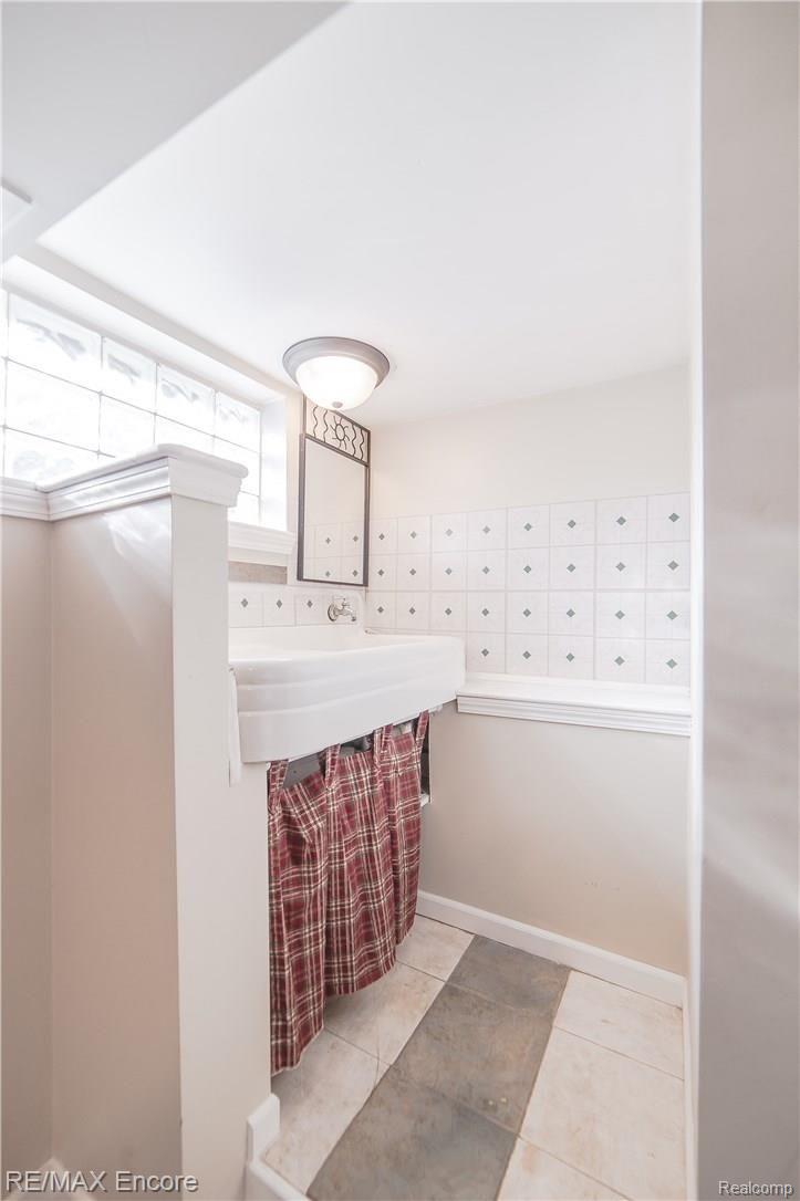 1217 Merry Road Waterford, MI 48328 - Photo 19 of 23 1217 Merry Rd-22.jpg