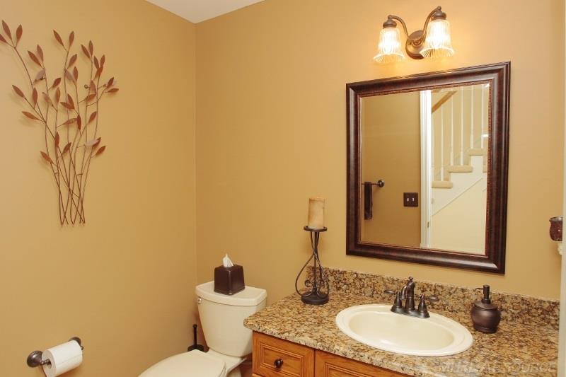 1313 Tulberry Circle Rochester, MI 48306 - Photo 25 of 38 31269943-26.JPG
