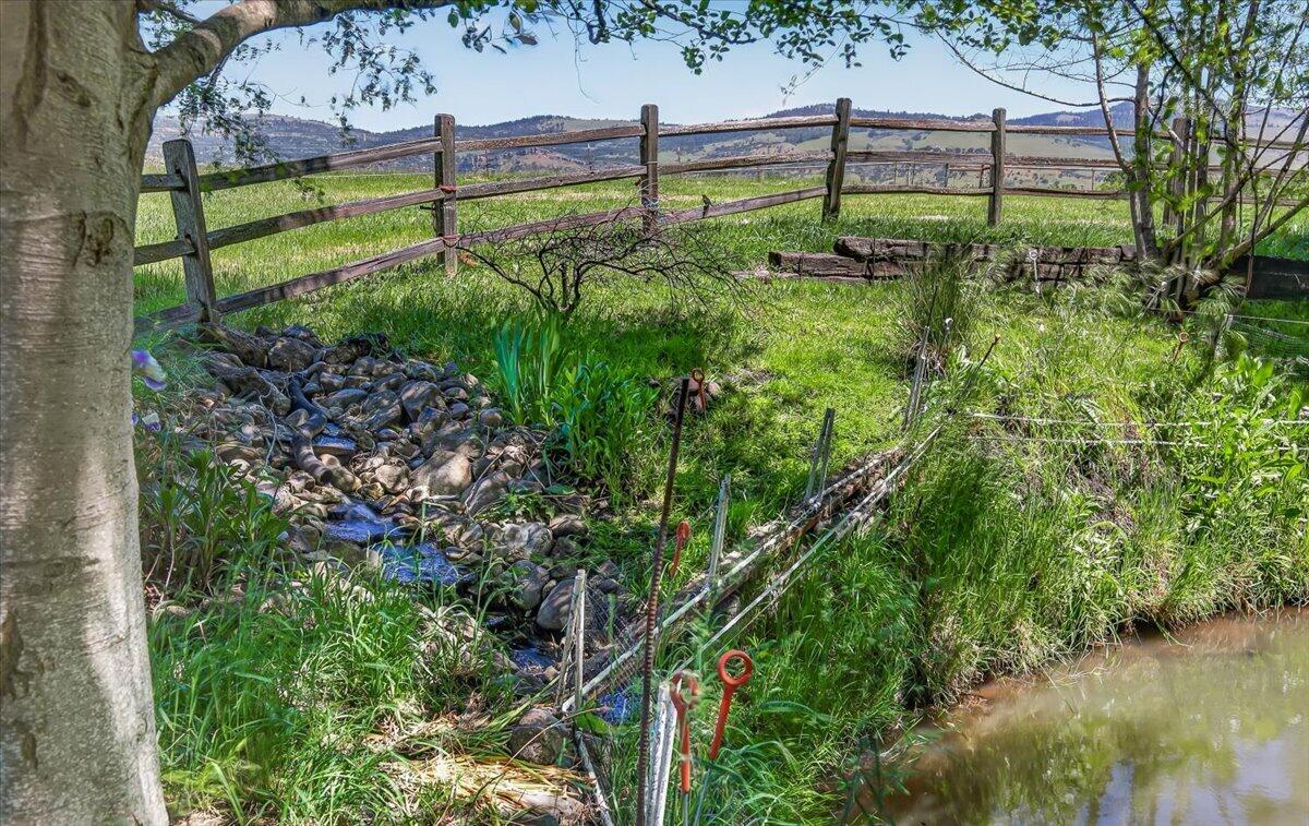 39 East Valley View Road Ashland, OR 97520 - Photo 51 of 73 60-60