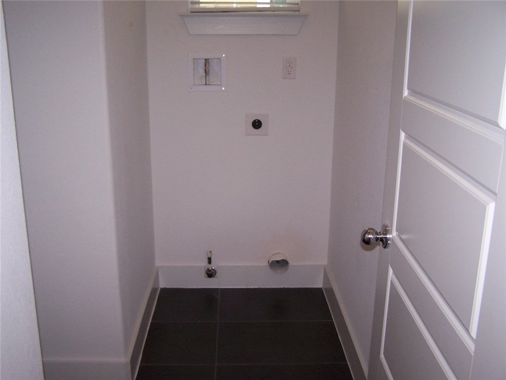 2214 Capulet Street Austin, TX 78741 - Photo 23 of 28 comes with a washer and dryer